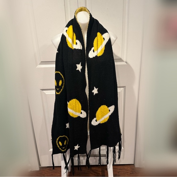 [ 2 FOR $25 ] 👽 URBAN OUTFITTERS ALIENS & SPACE SCARF - Picture 4 of 5